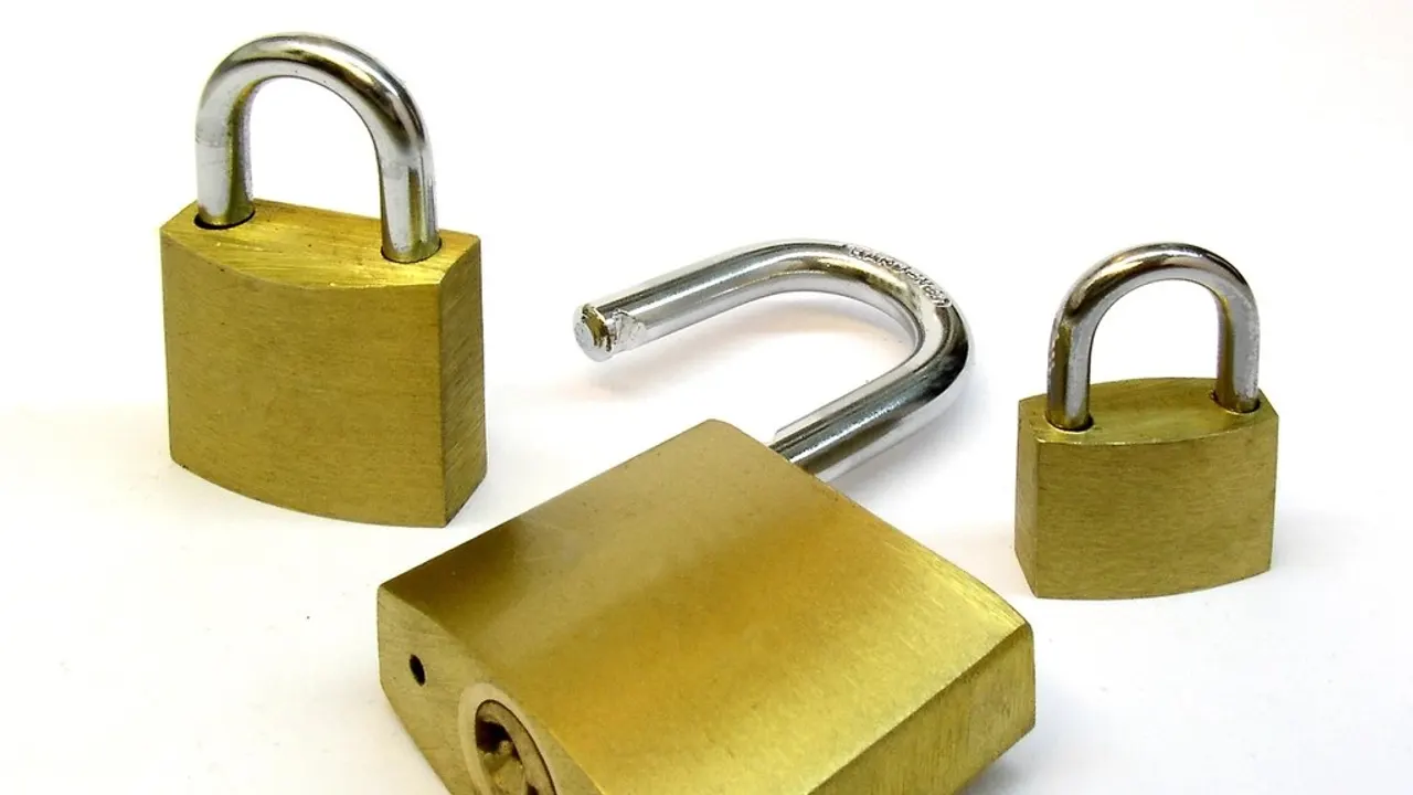 Laptop with a padlock symbol representing safe online payments